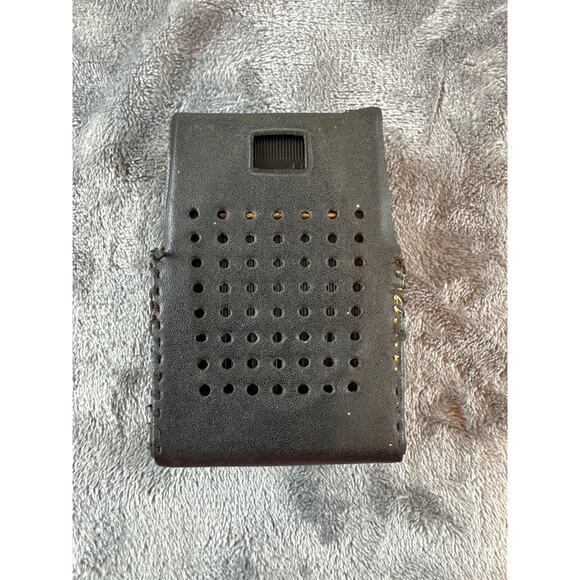 Vintage mid-century Realtone transistor AM radio and leather carrying case works - Picture 12 of 12